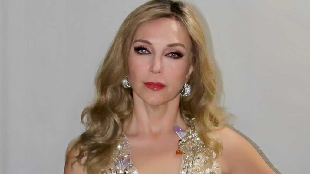 Laura Flores alarma a fans tras fuerte accidente en su casa
