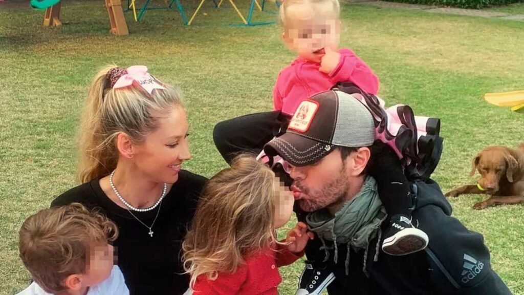Enrique Iglesias anuncia la llegada de su cuarto beb&eacute;