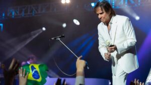 🚨 Roberto Carlos sufre accidente en Brasil durante grabación; está fuera de peligro