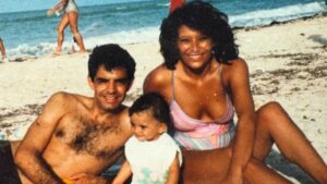 Aislinn Derbez comparte foto in&eacute;dita de sus padres