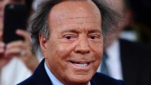 Julio Iglesias se&ntilde;alado por abuso sexual: &ldquo;Me usaba casi todas las noches&rdquo;, revela ex empleada