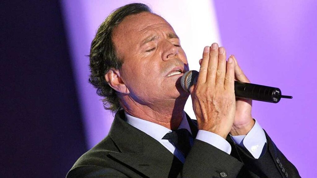 Julio Iglesias se&ntilde;alado por abuso sexual: "Me usaba casi todas las noches", revela ex empleada
