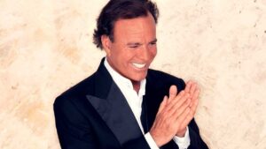 Julio Iglesias demanda a la vicepresidenta de Espa&ntilde;a por injurias y calumnias