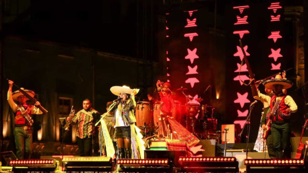 Lila Downs y su conexi&oacute;n con el p&uacute;blico en espacios abiertos