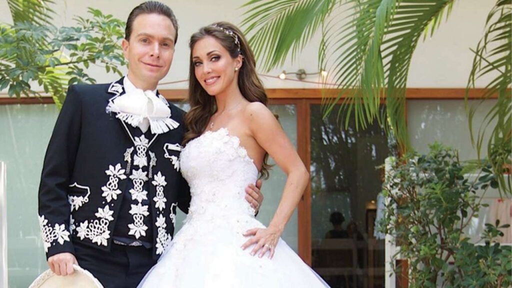 Anah&iacute; comparte fotos in&eacute;ditas de su compromiso y revela c&oacute;mo fue la propuesta de Manuel Velasco