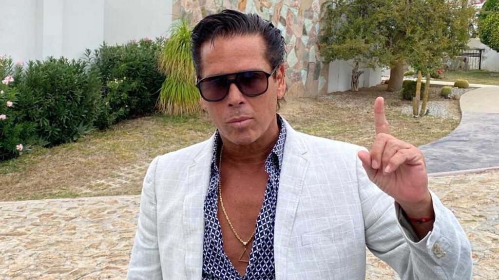 Roberto Palazuelos mantiene vigente su presencia en el espectáculo