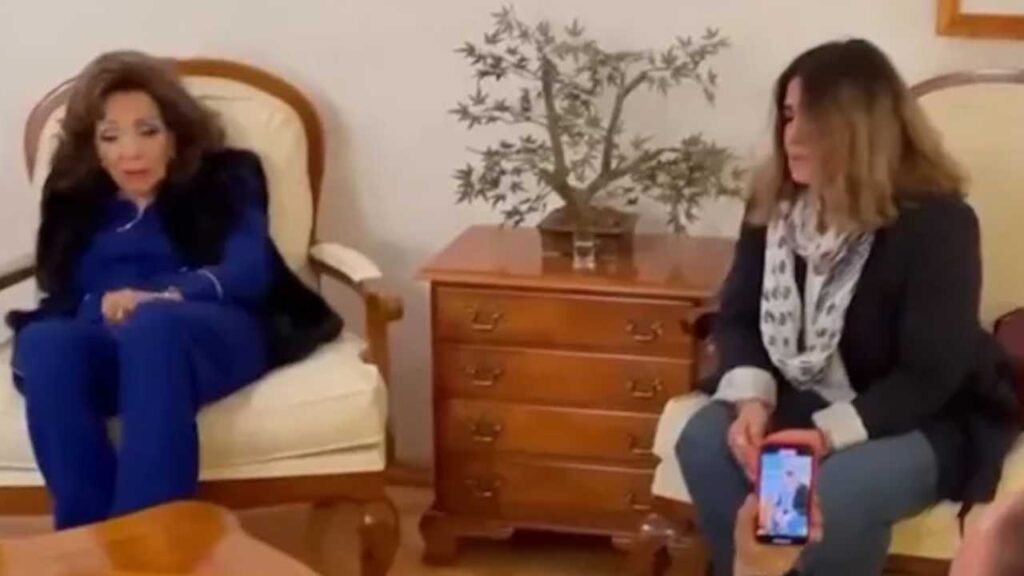 Mar&iacute;a Victoria reaparece a sus 103 a&ntilde;os y sorprende con su elegancia y sonrisa