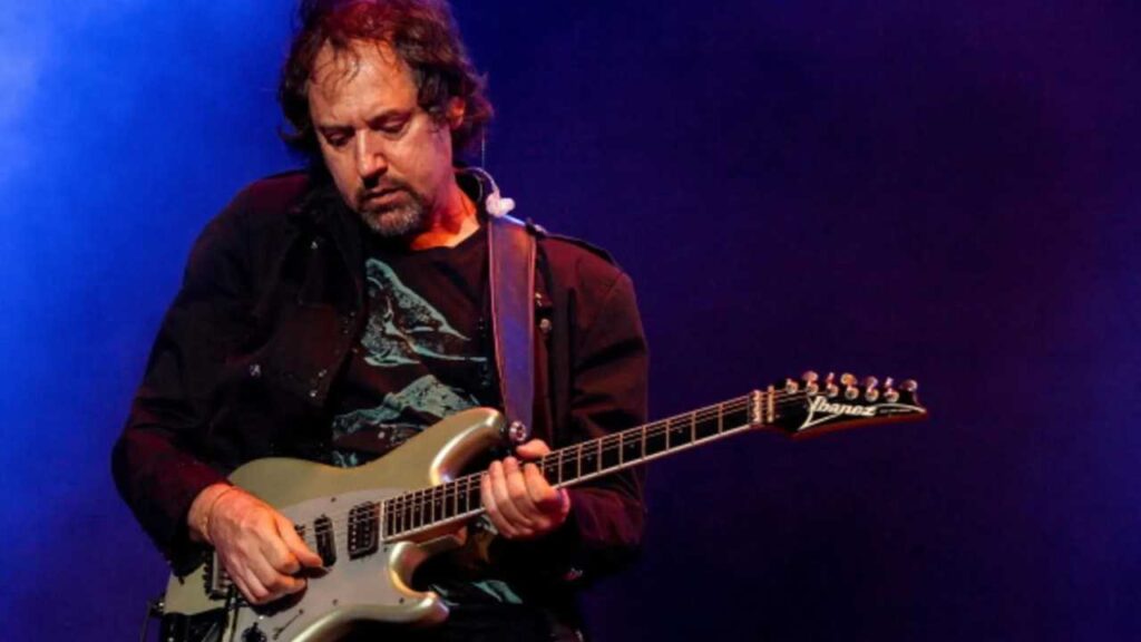 Alejandro Marcovich recibe apoyo del mundo del rock
