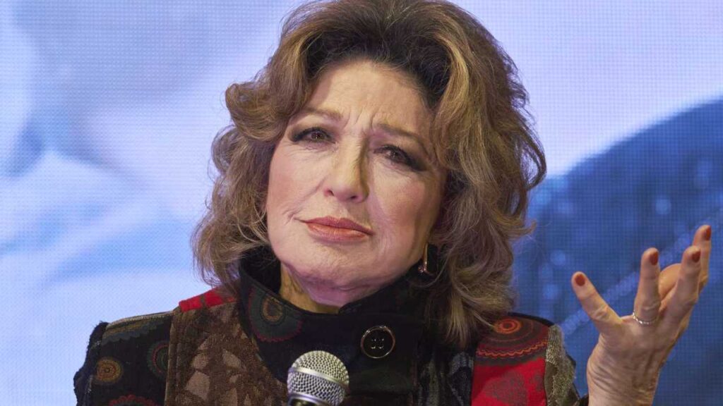 Ang&eacute;lica Mar&iacute;a vuelve con paso firme a las telenovelas y frena con total elegancia la pol&eacute;mica ola de declaraciones de Luc&iacute;a M&eacute;ndez