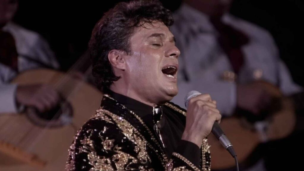 Juan Gabriel y el emotivo origen de Abr&aacute;zame Muy Fuerte que casi nadie conoc&iacute;a