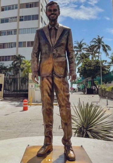 El extra&ntilde;o caso de Eugenio Derbez y la estatua que un d&iacute;a simplemente desapareci&oacute;