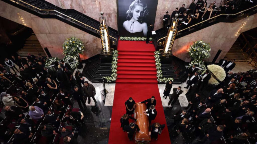 Luis Miguel termin&oacute; llevando el arreglo a Bellas Artes