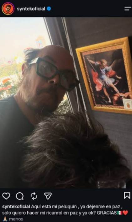 Aleks Syntek se convierte en tendencia por subastar su peluquín