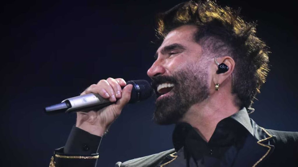 Alejandro Fern&aacute;ndez vuelve a celebrar a su familia